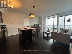 90-1090 Stadium Rd in Toronto, ON - Building Photo - Building Photo