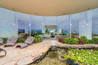 724 Muirlands Vista Way in San Diego, CA - Building Photo - Building Photo