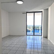 20505 E Country Club Dr, Unit 1635 in Aventura, FL - Building Photo - Building Photo