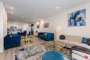 1237 S Holt Ave in Los Angeles, CA - Building Photo