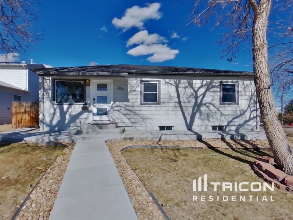 2291 E 90th Ave in Thornton, CO - Foto de edificio