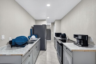 1941 Brown Rd in Alva, FL - Foto de edificio - Building Photo