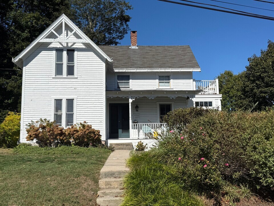17 Smith Ct in Groton, CT - Building Photo