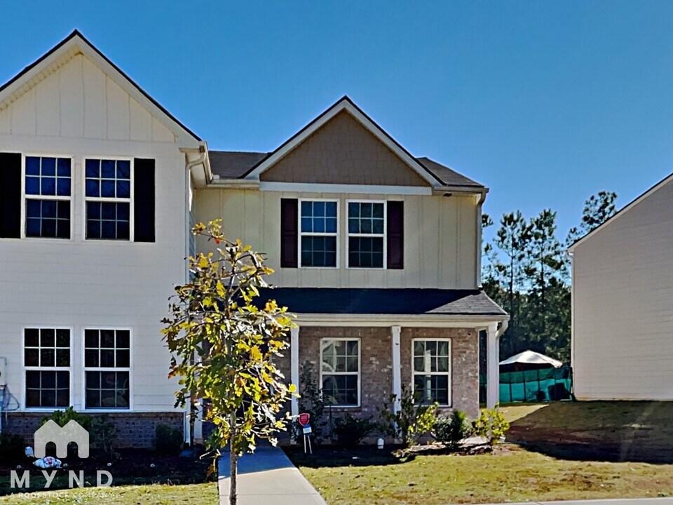 2547 Piering Dr in Stonecrest, GA - Building Photo