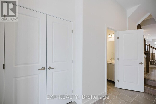 120 San Felice Cir in Ottawa, ON - Building Photo - Building Photo