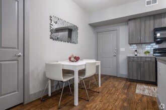 5610 S Shaver St in Houston, TX - Foto de edificio - Building Photo