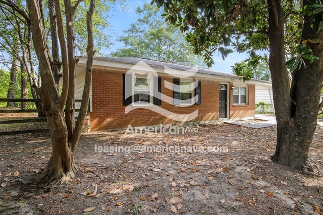 1136 Charlotte St in Cayce, SC - Foto de edificio - Building Photo