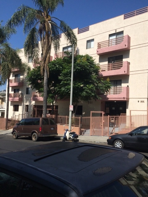 501 Grand View S St in Los Angeles, CA - Building Photo
