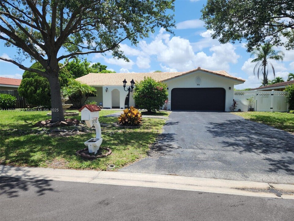 3850 NW 81st Terrace in Coral Springs, FL - Building Photo