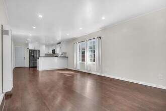 2419 W 30th St in Los Angeles, CA - Building Photo - Building Photo