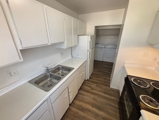 2036 N Crawford St in North Las Vegas, NV - Building Photo - Building Photo