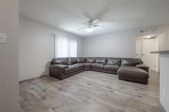 9100 Dr M.L.K. Jr St N in St. Petersburg, FL - Foto de edificio - Building Photo