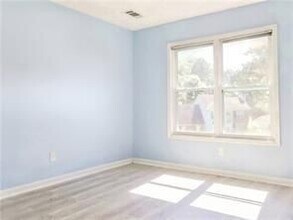 895 Thoroughbred Trce in Sugar Hill, GA - Building Photo - Building Photo