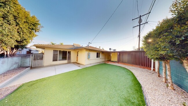 5704-5706 Dorothy Dr in San Diego, CA - Building Photo - Building Photo