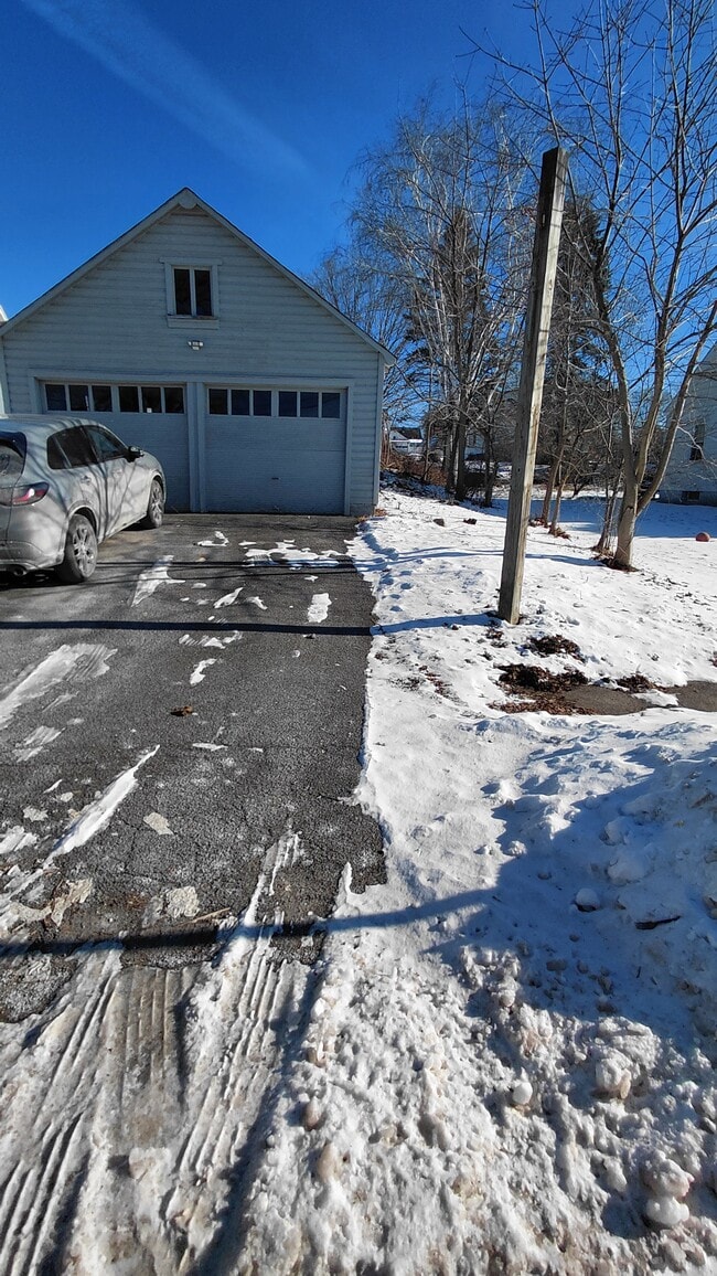 251 Church St, Unit 251 Church upper in Amsterdam, NY - Building Photo - Building Photo