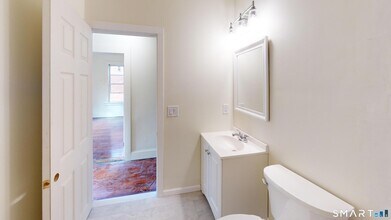 736 Main St in Windham, CT - Foto de edificio - Building Photo