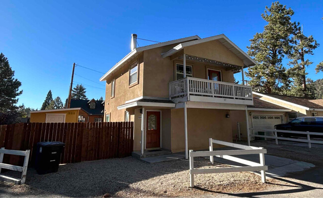 1044 Circle Ln in Big Bear, CA - Building Photo - Building Photo