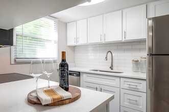 The Artisan Apartments in Daytona Beach, FL - Building Photo - Building Photo