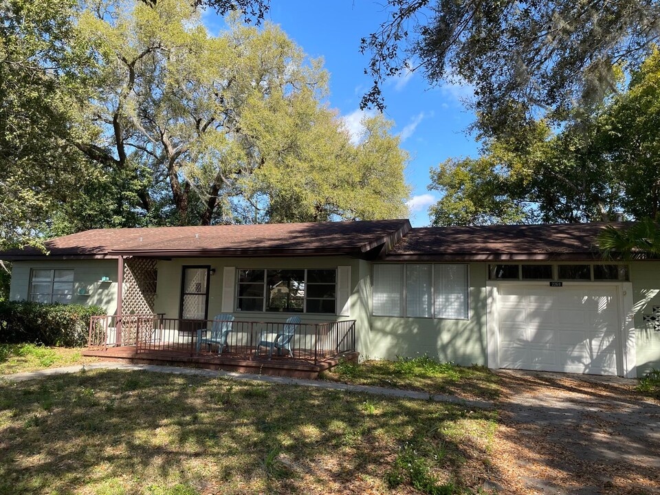 2269 Southland Rd in Mount Dora, FL - Building Photo