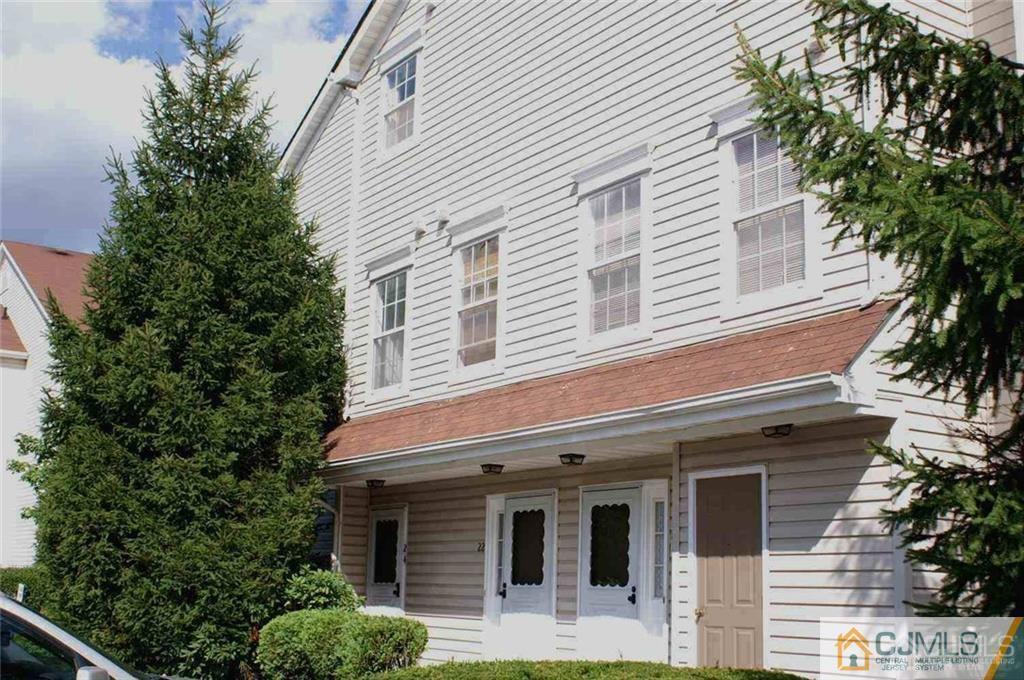 24 Prestwick Way in Edison, NJ - Building Photo
