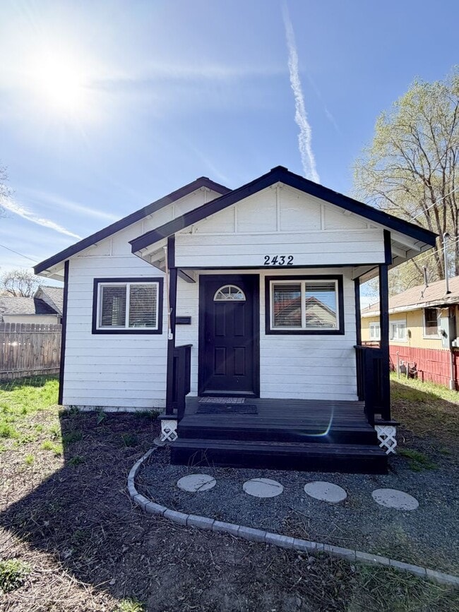 2432 Orchard Ave in Klamath Falls, OR - Building Photo - Building Photo