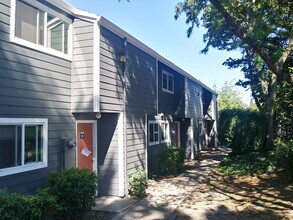 Maple View Apartments in Beaverton, OR - Foto de edificio - Building Photo
