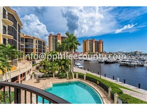 5702 Cape Harbour Dr in Cape Coral, FL - Building Photo - Building Photo