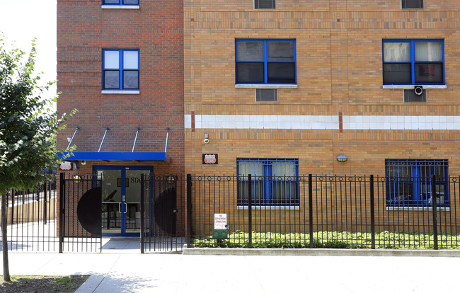 806 Fairmount Pl in Bronx, NY - Foto de edificio - Building Photo