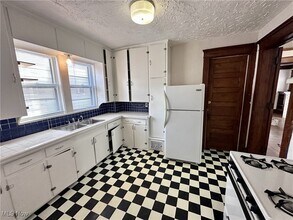 349 Cloverdale Ave in Akron, OH - Building Photo - Building Photo