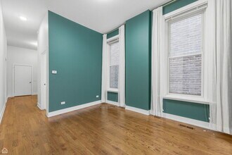 2523 W Chicago Ave in Chicago, IL - Foto de edificio - Building Photo