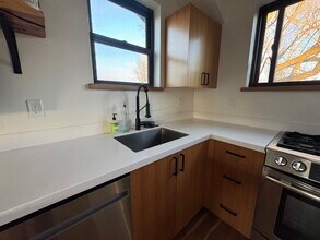 124 NW Columbia St, Unit #2 in Bend, OR - Foto de edificio - Building Photo