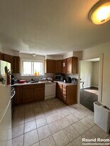 19 Kippy Dr, Unit 1 in Waban, MA - Building Photo