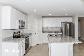 437 Earhart Dr in Davenport, FL - Foto de edificio - Building Photo