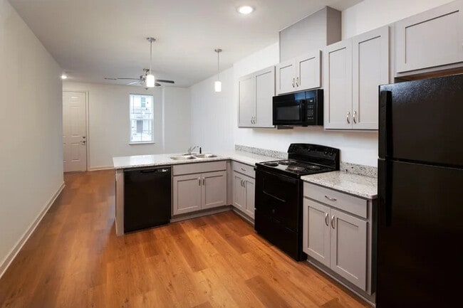 Parkway Commons Townhomes in Lake Charles, LA - Building Photo - Building Photo