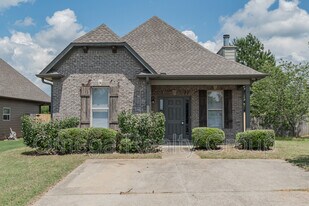 1020 Washington Dr in Moody, AL - Building Photo