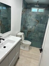 17640 Gilmore St, Unit adu in Van Nuys, CA - Building Photo - Building Photo