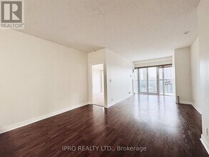 60-2060 Absolute Ave in Mississauga, ON - Building Photo - Building Photo