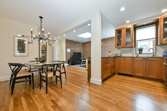 1038 Beacon St, Unit 404 in Brookline, MA - Building Photo - Building Photo