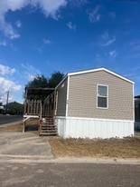 518 McManus St in Kingsville, TX - Building Photo