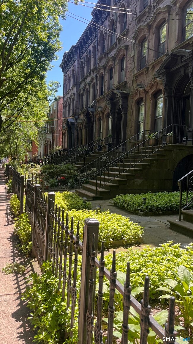 556 Chapel St in New Haven, CT - Building Photo - Building Photo