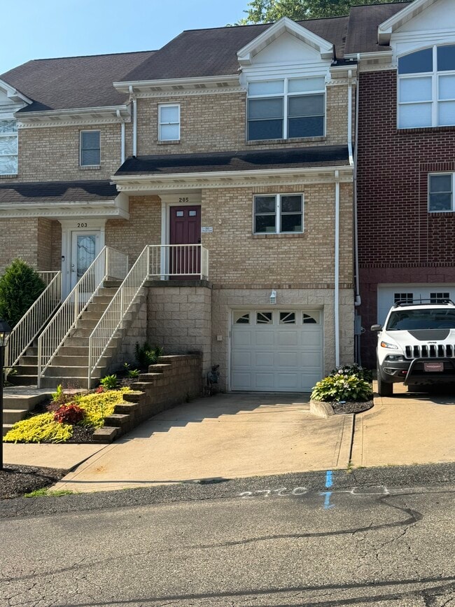 205 Prairie Ct