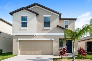 10430 Carloway Hills Dr in Wimauma, FL - Building Photo