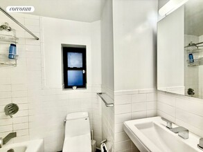 339 E 57th St in New York, NY - Building Photo - Building Photo