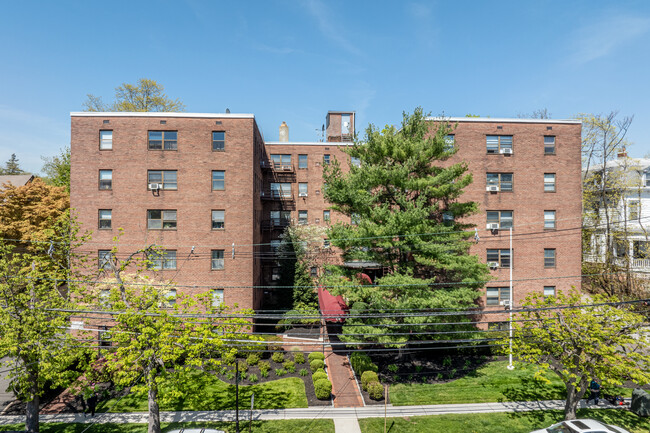 Briar Hall Condominiums in Rutherford, NJ - Foto de edificio - Building Photo