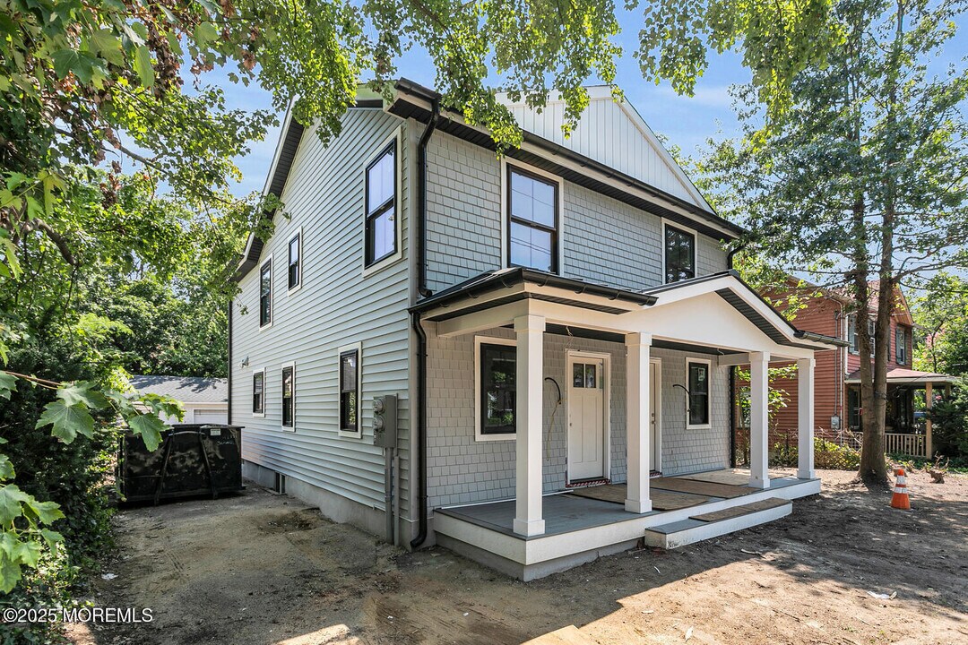 516 River Rd in Fair Haven, NJ - Building Photo