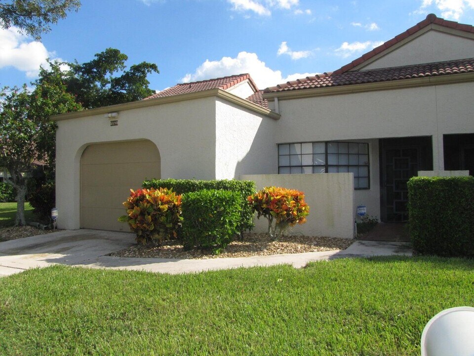 5890 Parkwalk Cir W in Boynton Beach, FL - Building Photo