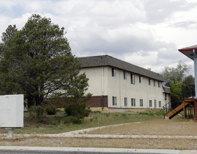 1124 Holland Park Blvd in Colorado Springs, CO - Foto de edificio - Building Photo