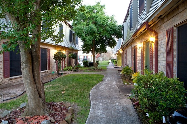 Maison Helena Townhomes in Nederland, TX - Building Photo - Primary Photo