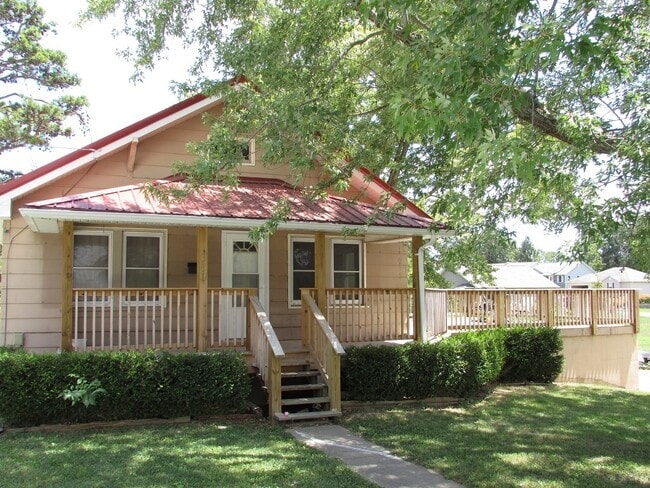 property at 110 N Walnut St