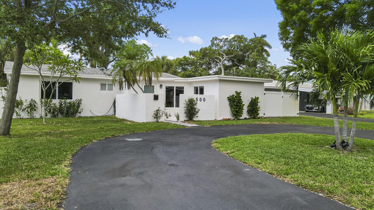 500 NW 34th St in Oakland Park, FL - Building Photo